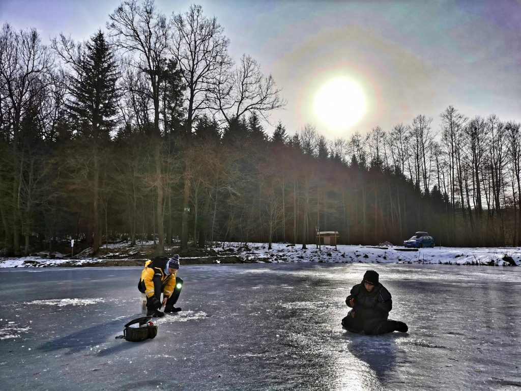 Łowienie ryb na lodzie